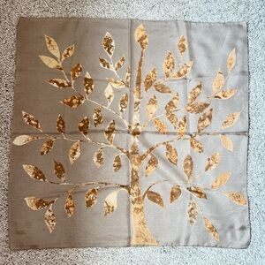 Vintage Women’s Gold Tree Scarf in EUC, 25 inches
